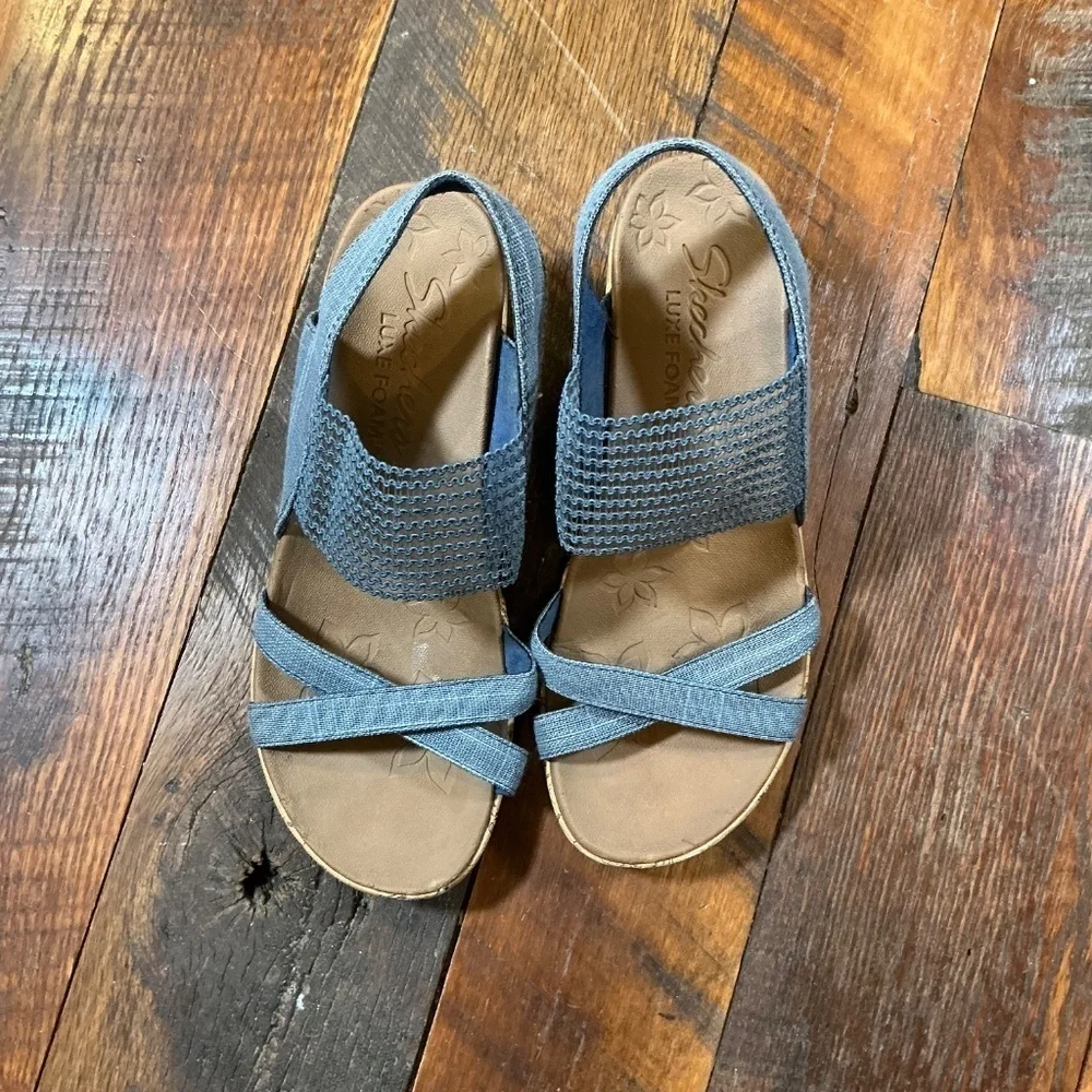 Skechers Women’s Beverlee High Tea Wedge Sandals with Denim Blue Straps Size 7.5